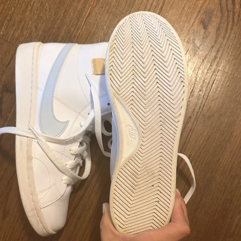 Nike shoes - Picture 4 of 4